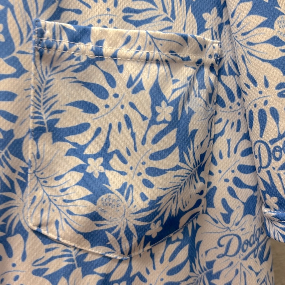 Los Angeles Dodgers Luau night hawaiian shirt XL button down merch - Picture 3 of 6